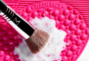 cleaning-makeup-foundation-brush